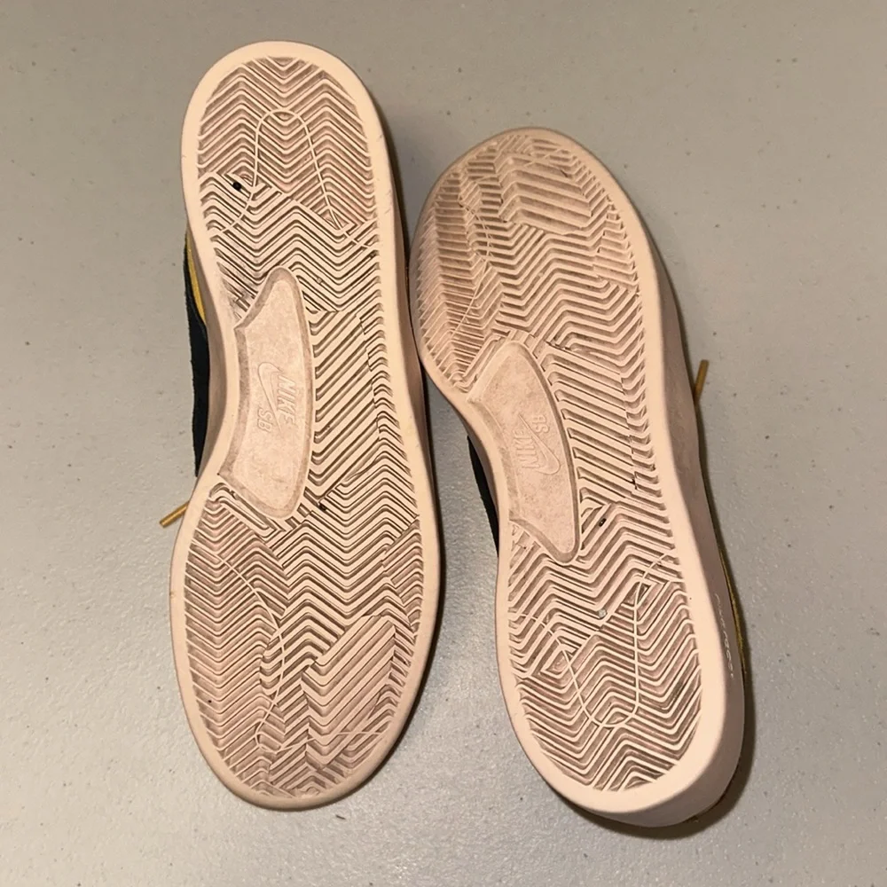 Nike SB | Size 10 Women - Picture 3 of 3